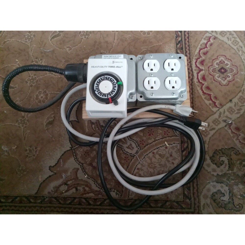 Homemade 2 Circuit Dual 15 Amp Christmas Light Timer Contolled By 240V AC Timer
